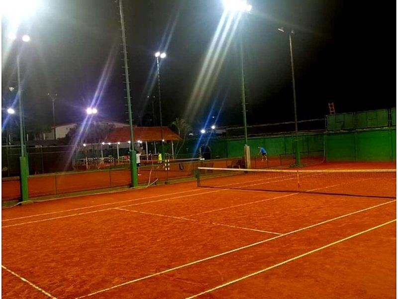 Iluminación Led cancha tennis