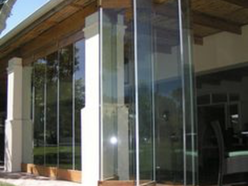 Puertas plegables vidrio templado y  madera