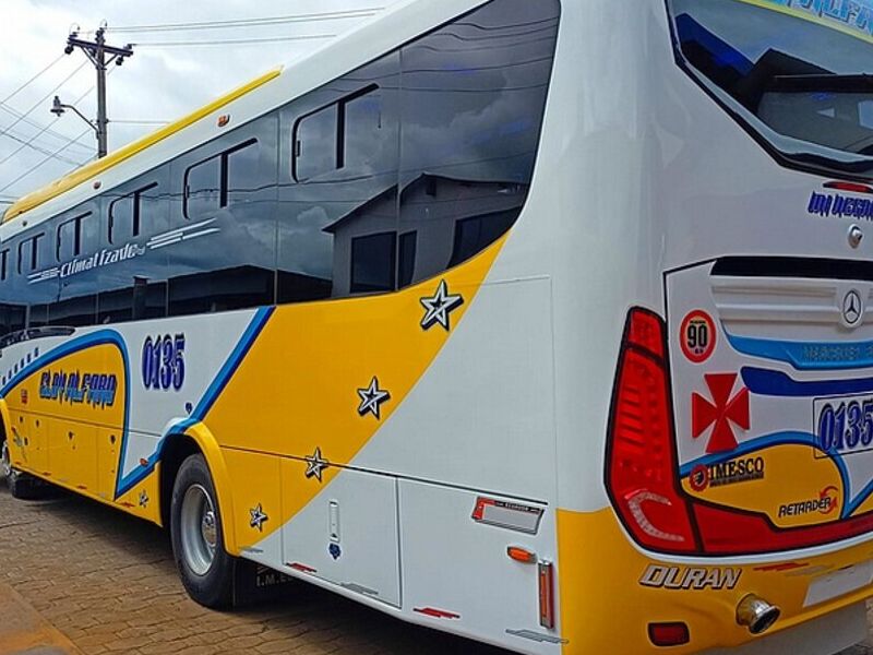 Bus amarillo Ecuador